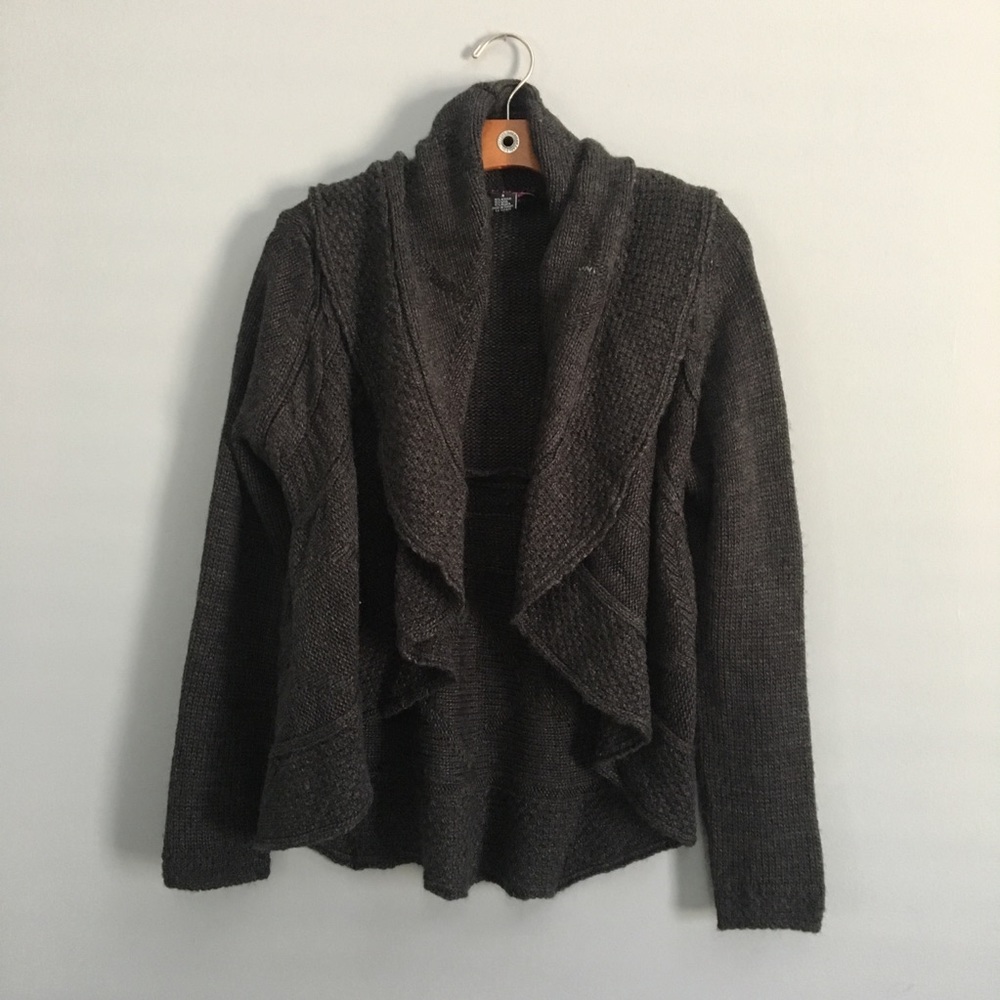 Peck & Peck Gray Ruffle Cropped Cardigan Sweater